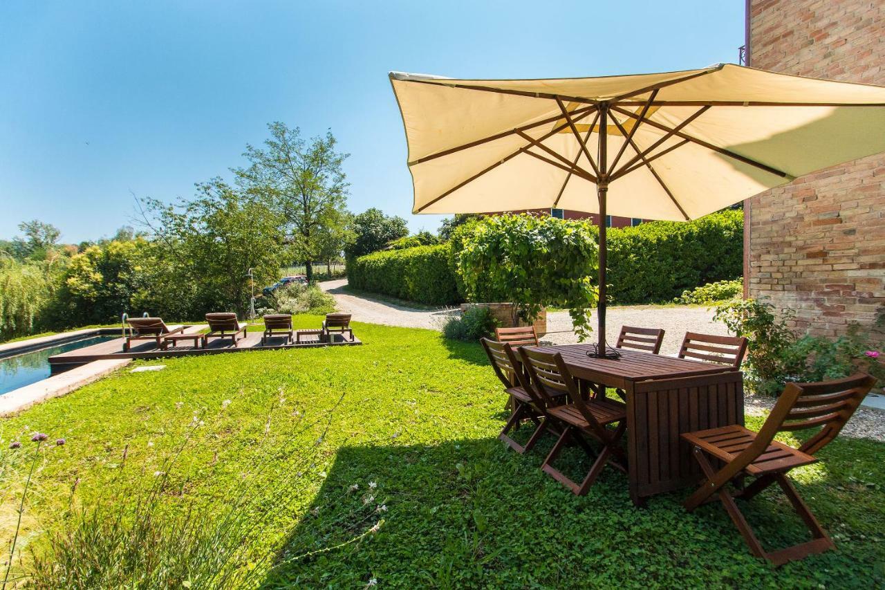 Appartamenti Presso Cascina La Melagrana Costigliole d'Asti Luaran gambar