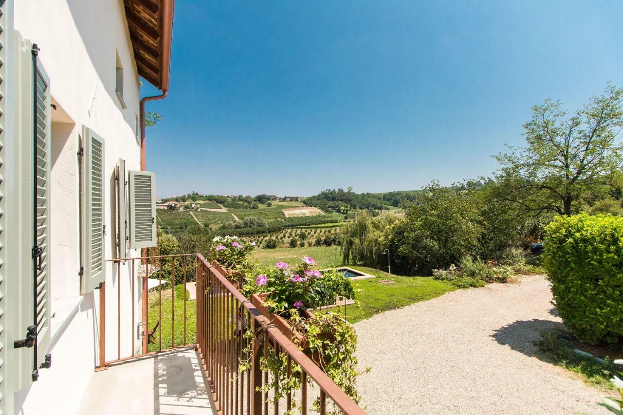 Appartamenti Presso Cascina La Melagrana Costigliole d'Asti Luaran gambar