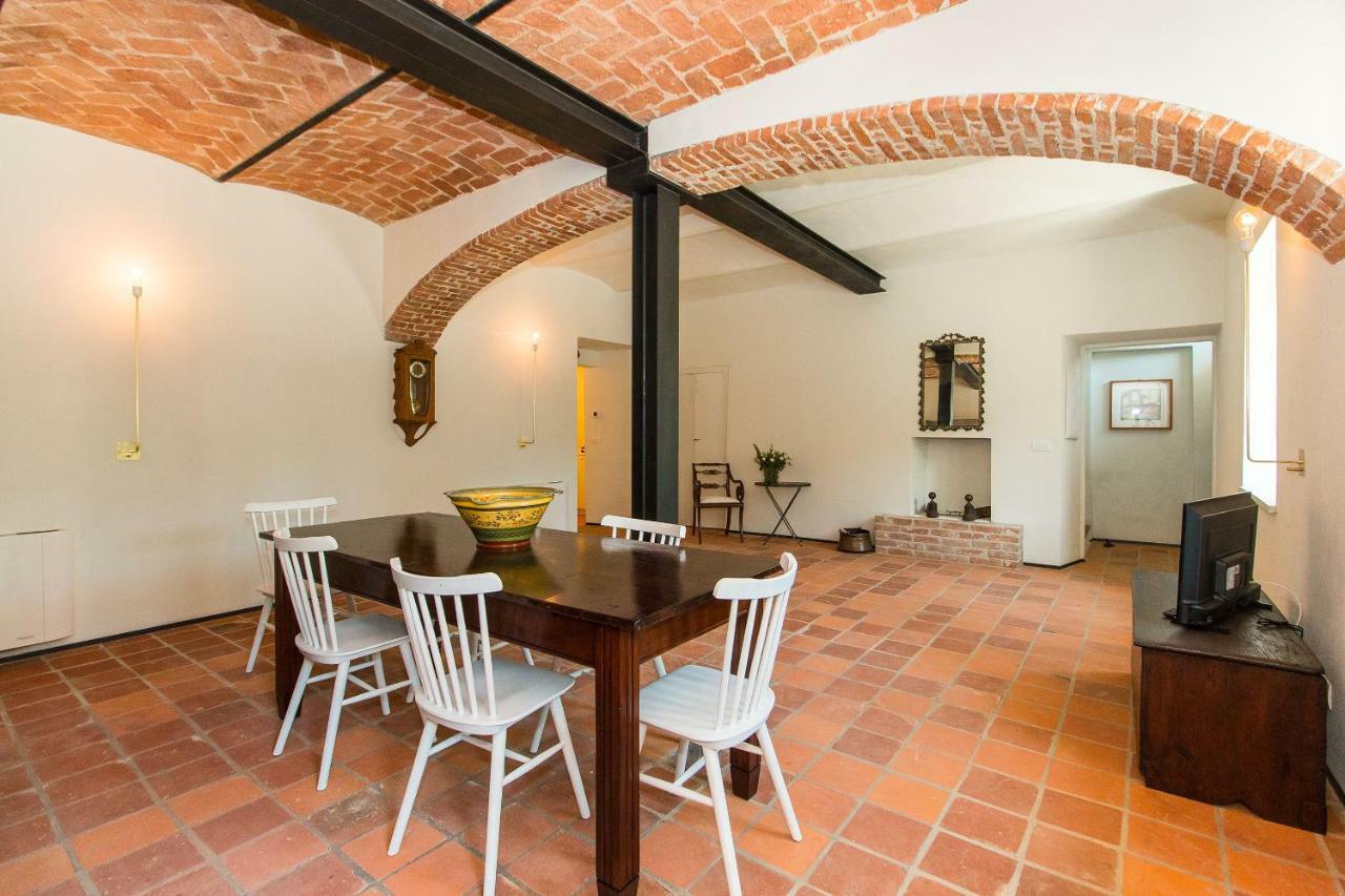 Appartamenti Presso Cascina La Melagrana Costigliole d'Asti Luaran gambar